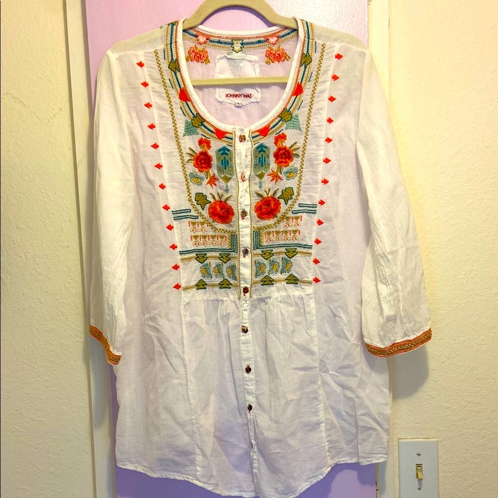 Johnny Was White Embroidered Top with Red and Blue Accents